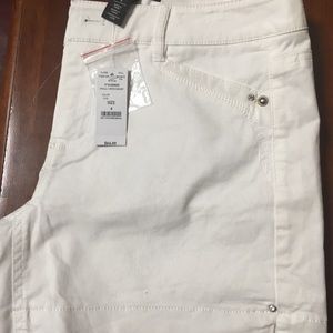 NWT/White House Black Market shorts sz 4
